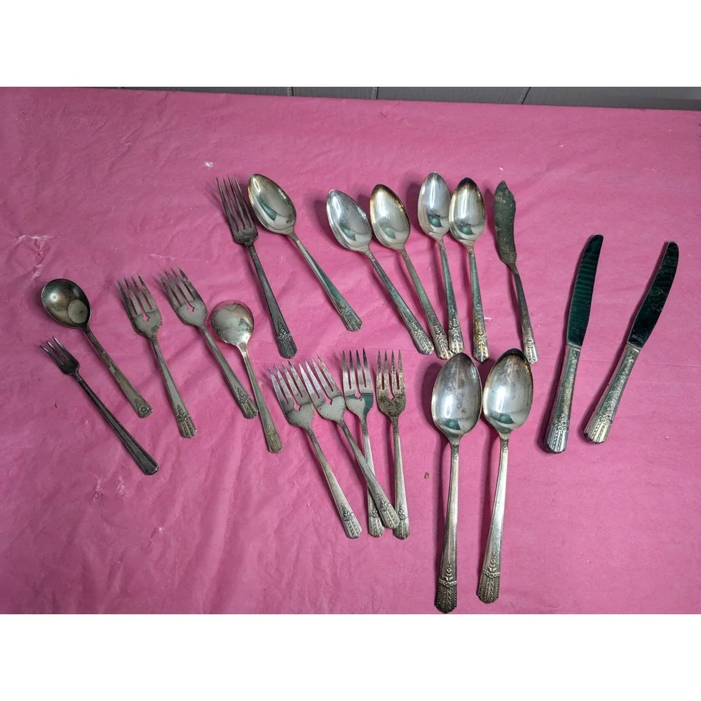 20 Lot WM A Rogers A1 Plus Onieda ltd tudor Silver plated flatware spoons forks‎